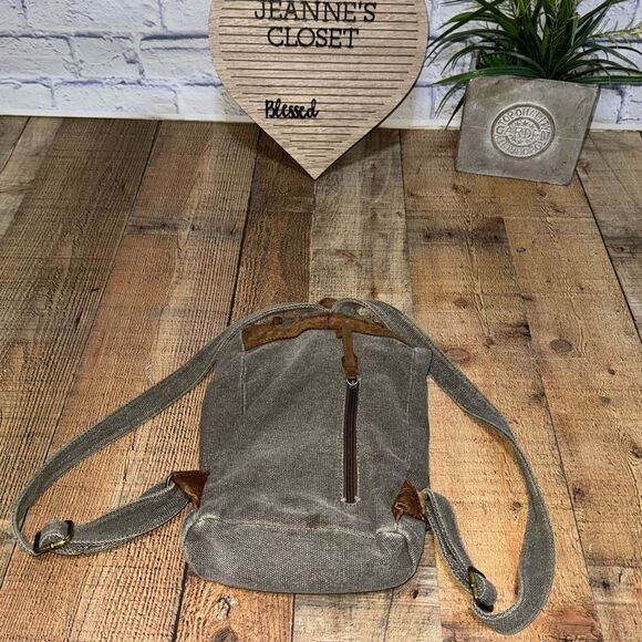 CarraigDonn Irish backpack Purse leather - Picture 4 of 15